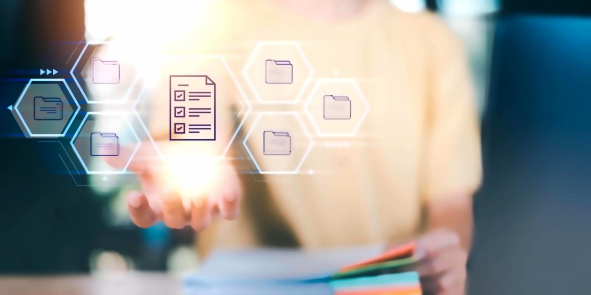 SEO-Workshop-Situation mit Laptop und Notizen